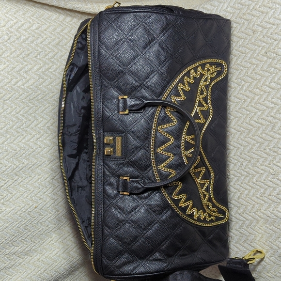 SPRAYGROUND. NOIR QUILT GOLD CHAIN SHARK DUFFLE - Picture 13 of 13